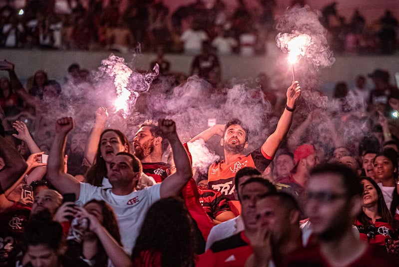  LÍDER DE PÚBLICO E RENDA - O jogo com maior público no Brasileiro de 2019 foi entre Flamengo e CSA, em outubro, no Maracanã: 65.649 pessoas, com renda de R$ 3.735.850. Se este dia não culminou na maior renda da competição, na temporada passada em si, com R$ 96.905.951 de valor bruto e ticket médio de R$ 51, o clube liderou dentre os demais no país. A média de pagantes foi de 52.537.