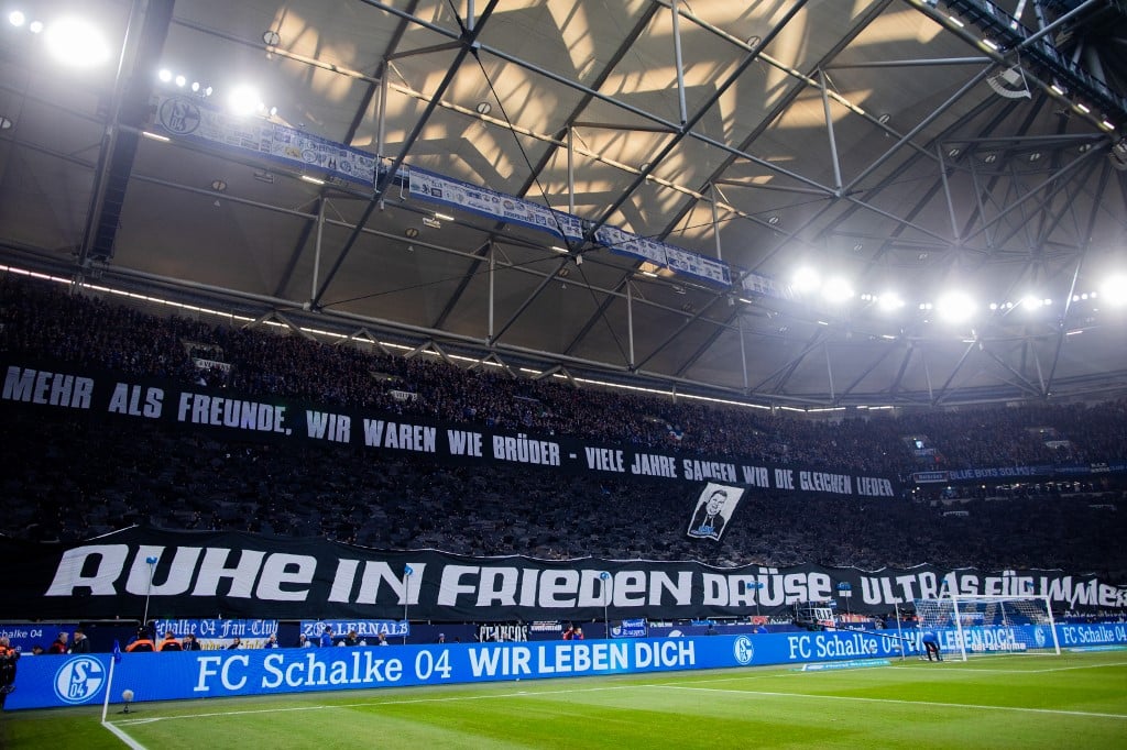 FECHADO - Sem vencer no Campeonato Alemão, o Schalke 04 demitiu seu segundo treinador na atual temporada. Michael Baum foi destituído do cargo oficialmente nesta sexta-feira, véspera do jogo contra o Arminia pelo Campeonato Alemão. Huub Stevens assume o cargo interinamente.