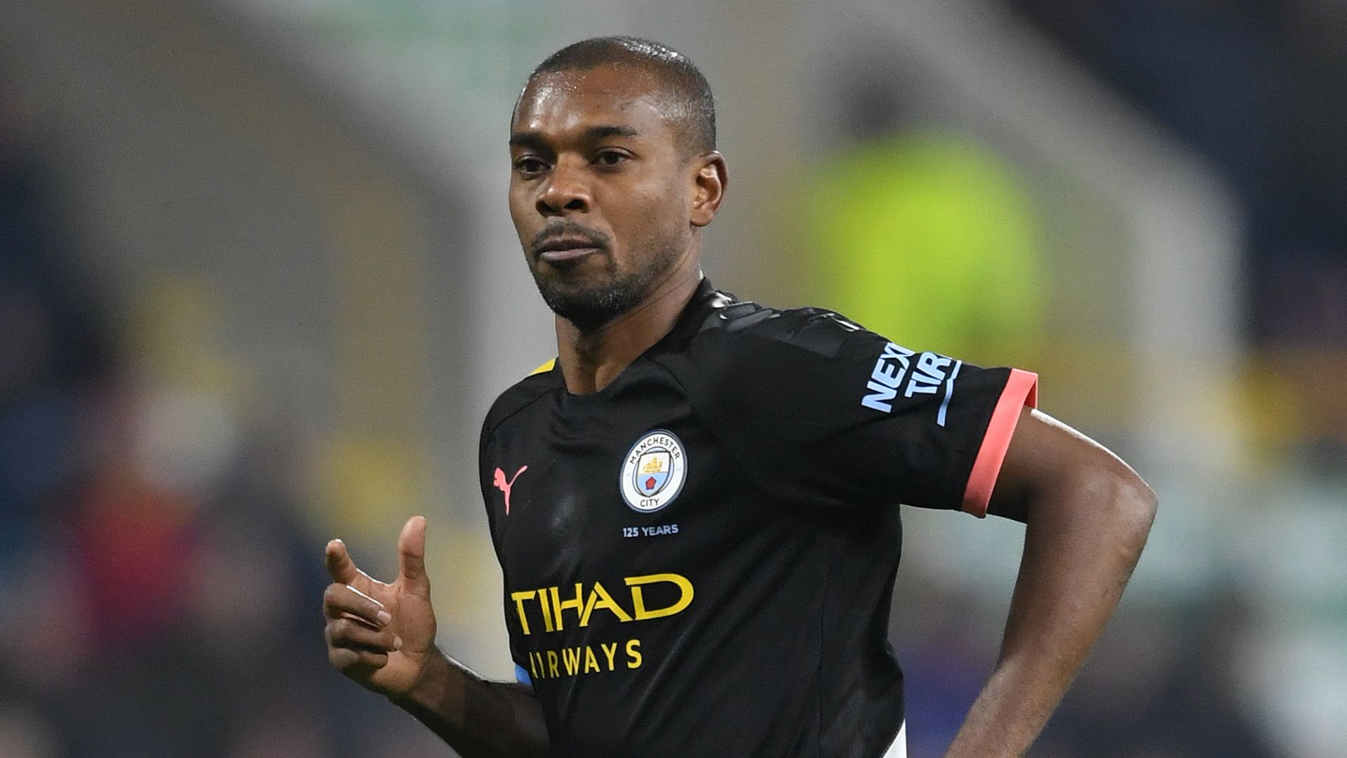 ESQUENTOU - Segundo jornal “The Sun”, o volante Fernandinho deixará o Manchester City após o fim do vínculo. O brasileiro de 35 anos veste a camisa dos Citizens desde 2013 e já pode assinar pré-contrato com outro clube a partir do próximo janeiro.