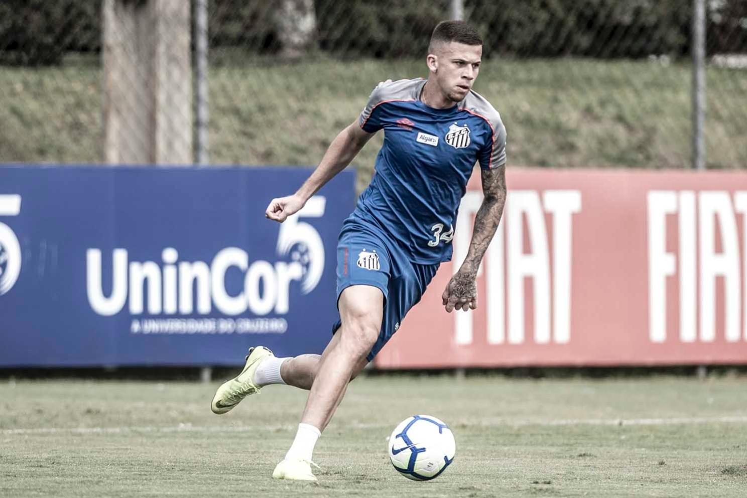 Jobson - Conseguindo espaço com Jesualdo, o volante tem acordo com o Santos até 15/4/2024. Segundo o Transfermarkt, ele vale 400 mil euros (cerca de 2,2 milhões de reais).