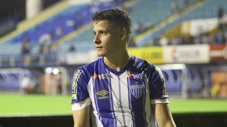 FECHADO - As negociações entre Avaí e Cruzeiro para a Raposa contratar o volante Matheus Barbosa, de 26 anos, avançaram e o jogador virá para o time mineiro por empréstimo. O atleta mantém vínculo com o Leão da Ilha, que possui 60% dos seus direitos econômicos.