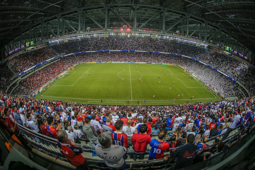 Um dos grandes momentos da história do Paraná foi quando a torcida quebrou o recorde de público da Arena da Baixada, estádio do rival Athletico Paranaense. 