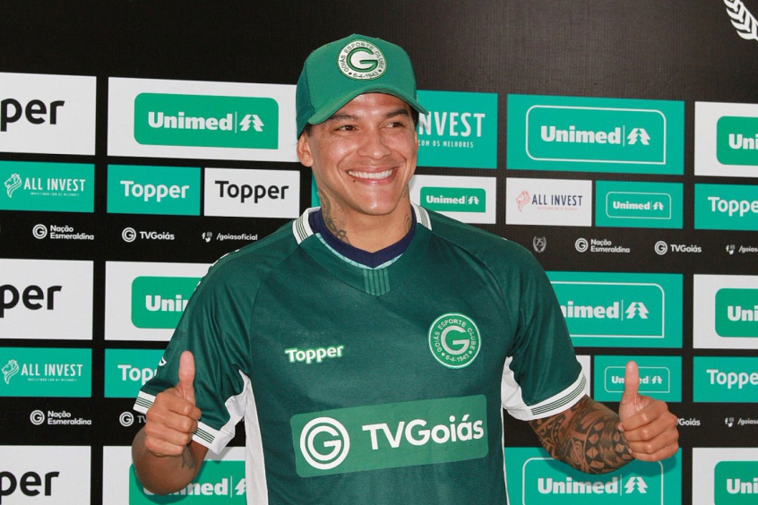 Também emprestado ao Goiás pelo Corinthians, o meia Giovanni Augusto não permanecerá no Esmeraldino nesta temporada e está sem clube, já que o contrato com o Timão também se encerrou. 
