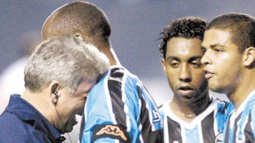 O Grêmio amargou a última colocação no Campeonato Brasileiro de 2004 somando 39 pontos em 46 partidas. A sua média foi 28,26% na competição com 24 clubes.