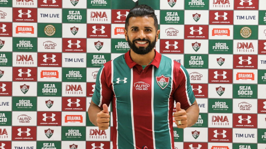 Emprestado pelo Corinthians ao Fluminense, o atacante Guilherme, de 31 anos, teve seu vínculo encerrado com ambas as equipes e está sem clube. Segundo o Transfermarkt, ele vale 800 mil euros (cerca de R$ 4,47 milhões).