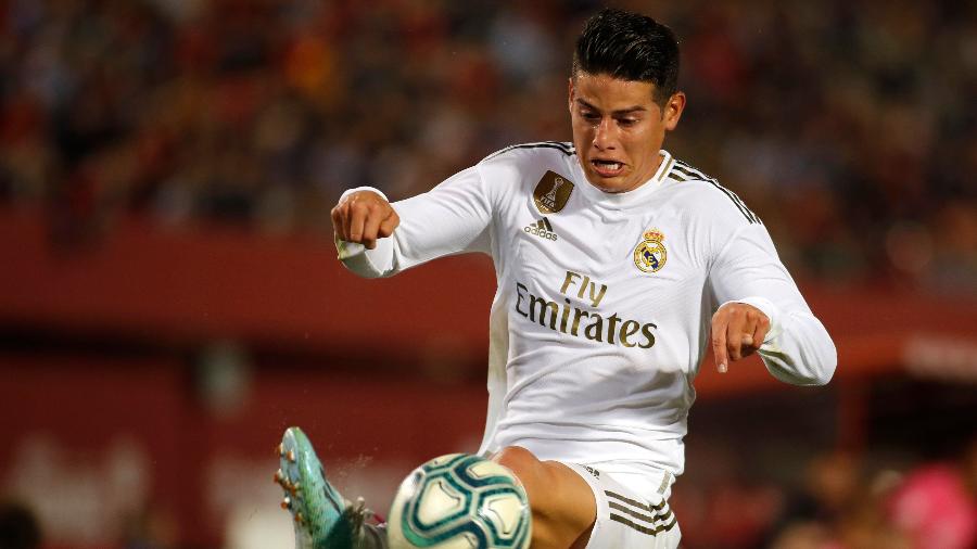 ESQUENTOU - O meia colombiano James Rodriguez deve deixar o Real Madrid por conta do alto salário. Segundo o jornal 'Marca', o meia não deseja baixar os rendimentos e pode se transferir ao Everton, da Inglaterra.