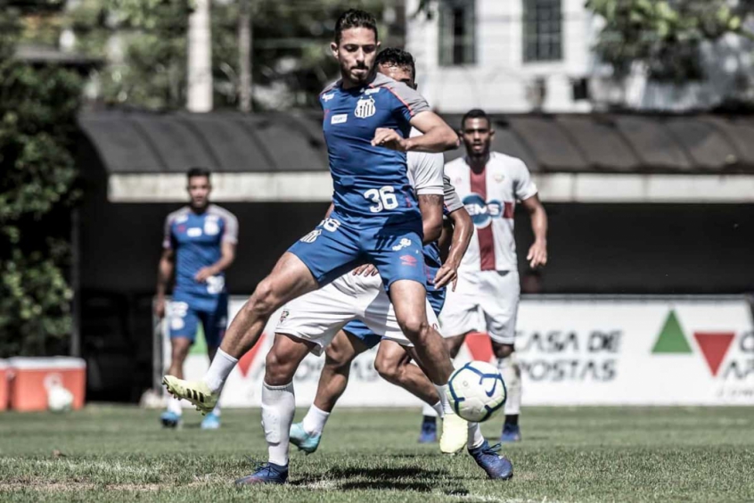 ESFRIOU - Após dar vitória ao Santos, o meia Jean Mota comentou sua 'quase saída' para o Fortaleza. O jogador afirmou que sempre quis ficar no Peixe. Seu contrato vai até junho de 2022.