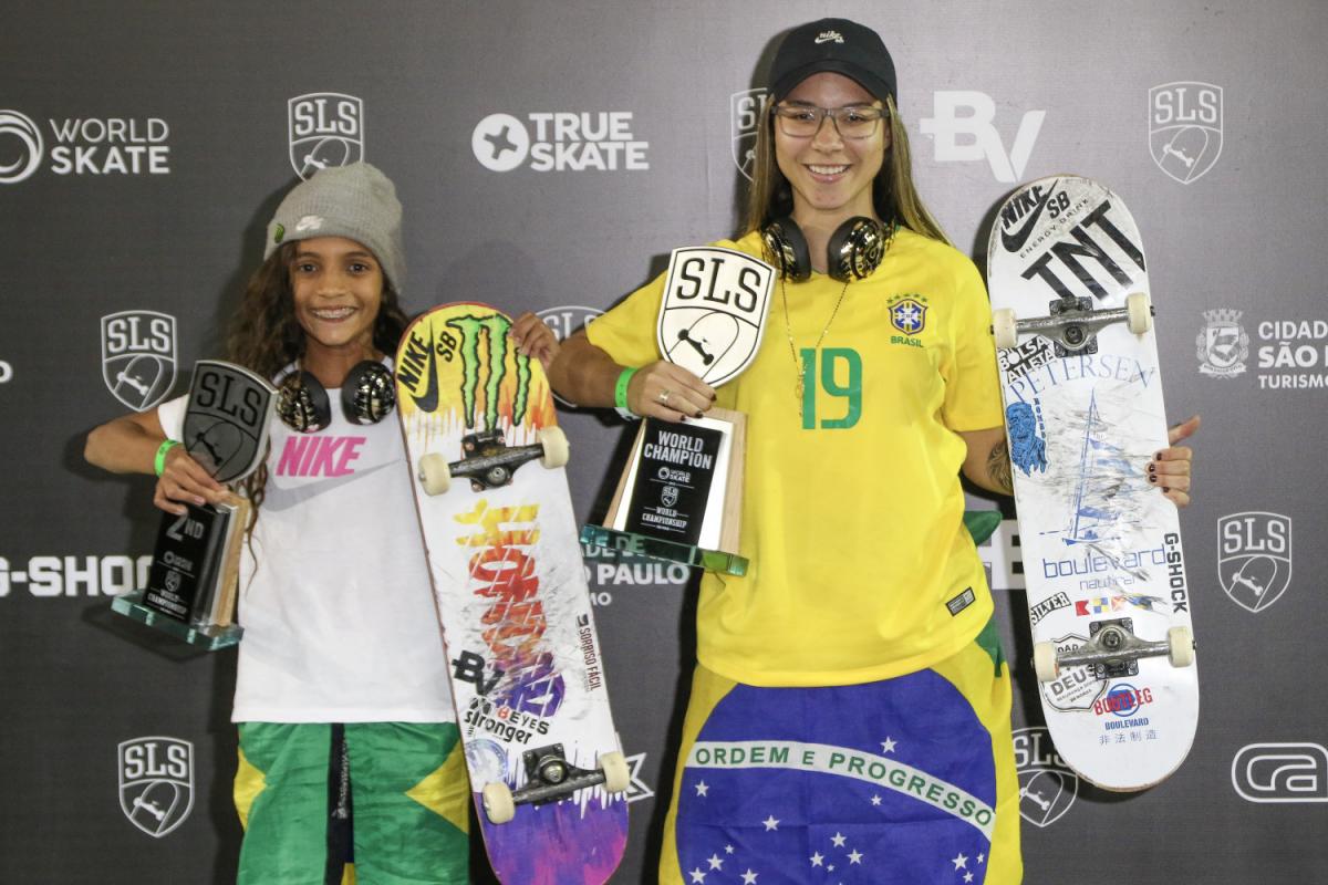 Embaladas pela prata de Kelvin Hoefler no masculino, o Brasil tem chances de fazer o pódio completo no skate entre mulheres, com Raysa Leal, a fadinha (esquerda) Pamela Rosa (direita) e Leticia Bufoni, às 20h30. 