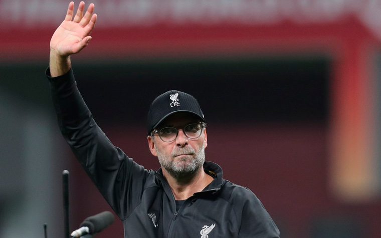 Pelo estilo "agitado", Klopp algumas vezes é criticado por isso. Na Europa League de 2015, o técnico do Villareal, Marcelino García Toral, não gostou da forma efusiva em que o técnico alemão se comportou, mandando ele ficar quieto durante o jogo e na maneira em que celebrou a vitória. Marcelino disse- É um grande treinar, mas me calo sobre sua atitude no campo. Nunca serei como ele nas vitórias.