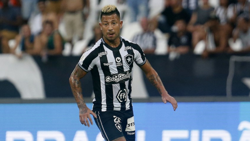 O ciclo de Leonardo Valencia pelo Botafogo chegou oficialmente a um fim. Nesta segunda-feira, o Colo-Colo, do Chile, anunciou um acordo para a contratação do meio-campista de 28 anos, que retornará ao seu país-natal após dois anos e meio atuando no Rio de Janeiro, para a próxima temporada.