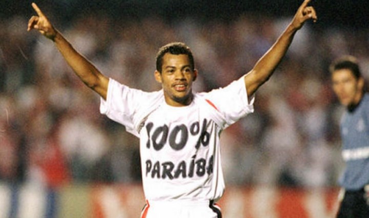 Marcelinho Paraíba - O ex-meia teve destaque em vários clubes do Brasil e também teve passagem pela Alemanha. Aposentou-se em 2020, aos 45 anos, tendo como seu último time o Treze, da Paraíba. Hoje, Marcelinho é treinador. Assumiu o comando do Serra Branca, da Paraíba, em 2020, mas foi demitido recentemente devido a resultados ruins e está sem clube.