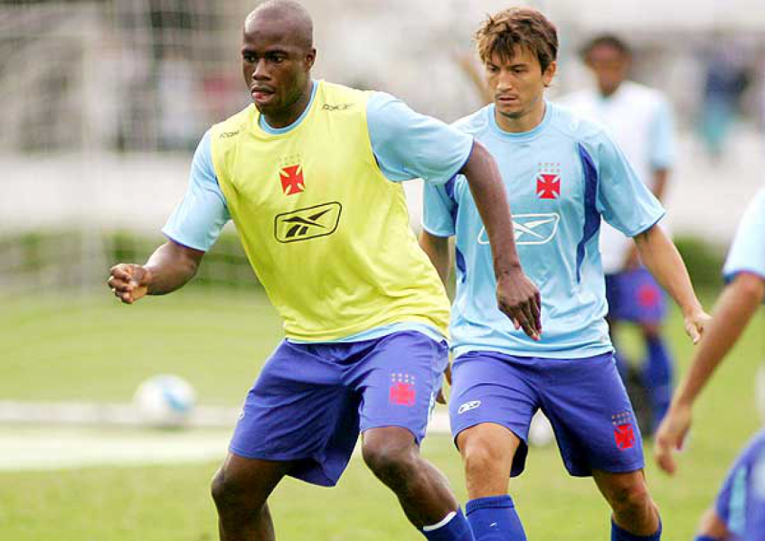 9º - Martín García - colombiano - 2007 - 3 gols em 9 jogos - 0,33 gol por jogo