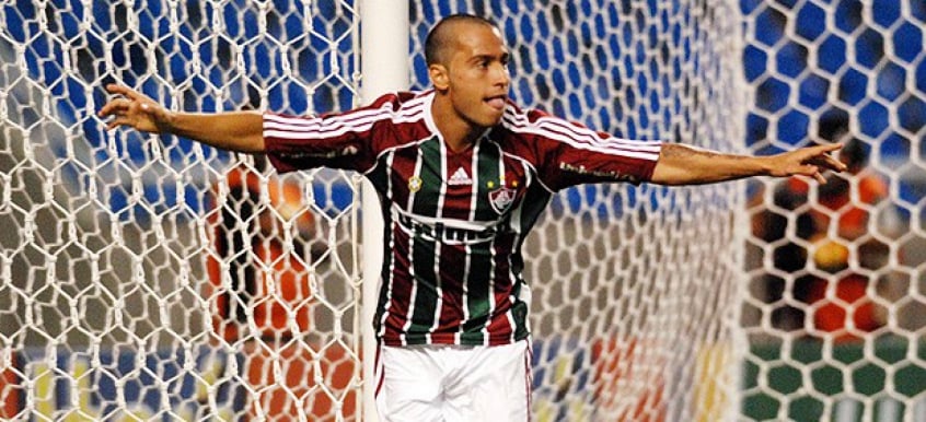 Em 2011, Martinuccio assinou contrato com o Fluminense, no entanto, o Palmeiras alegou ter assinado um pré-contrato com o jogador antes, com multa estipulada em R$ 50 milhões em caso de rescisão. Em 2017, o Alviverde conseguiu na Justiça que o Tricolor das Laranjeiras pagasse R$ 150 mil a título de danos morais.