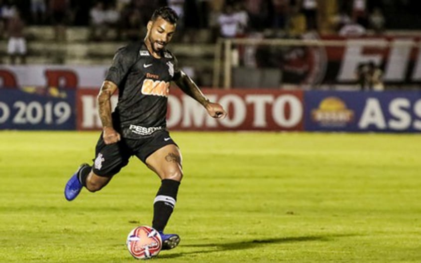 O lateral Michel Macedo tem contrato com o Corinthians até dezembro de 2021.