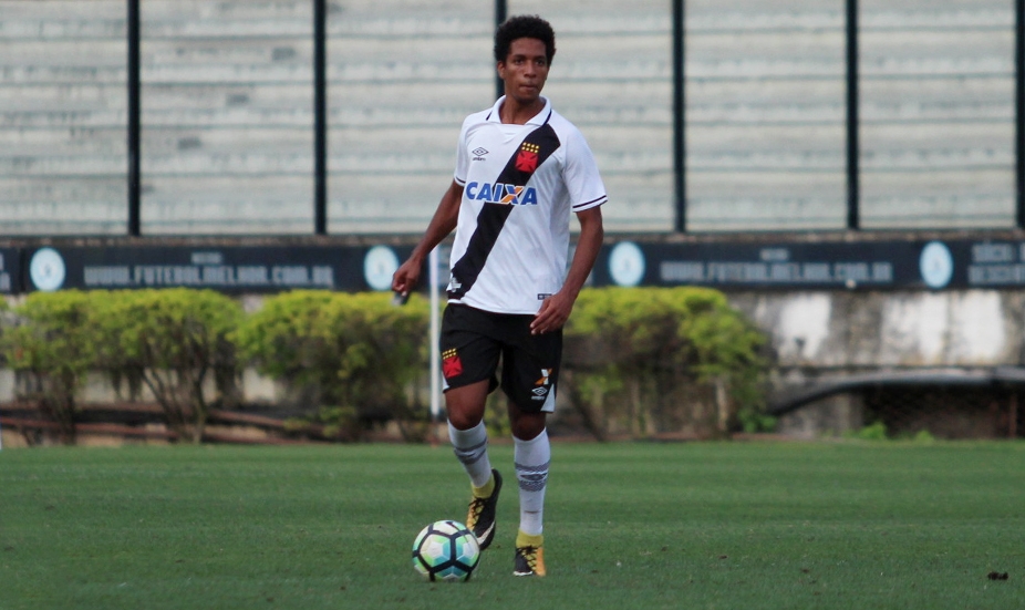 Miranda é zagueiro de personalidade e atua pelos dois lados da defesa. Teve chance em 2018, mas retornou ao time de juniores e aguarda outra oportunidade.