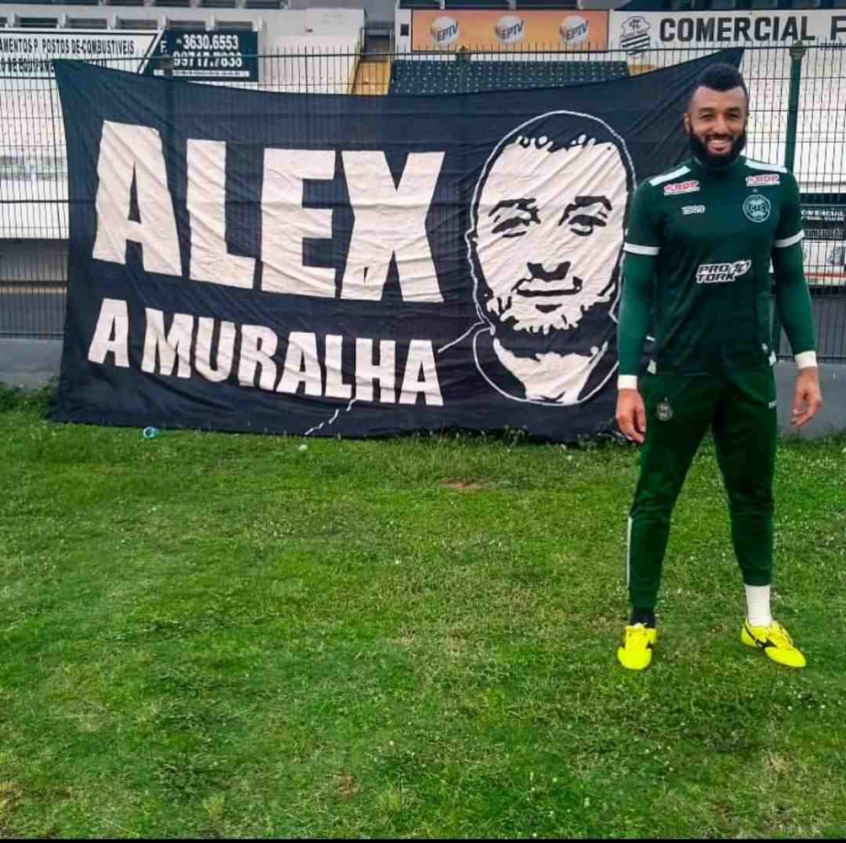 Alex Muralha - Emprestado ao Coritiba. 