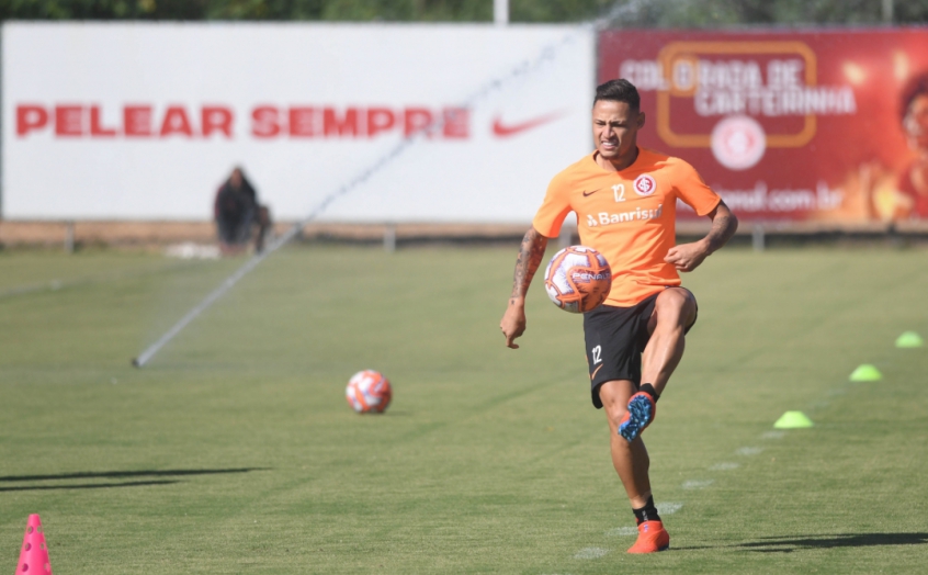 ESQUENTOU - O Coritiba está perto de ter mais um reforço para a temporada 2020. Trata-se do atacante Neilton, que teve a sua negociação confirmada por Paulo Carneiro, presidente do Vitória, ex-time do jogador.