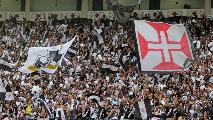 A torcida do Vasco fez uma incrível campanha de adesão na última semana e conseguiu aumentar o quadro de associados do clube de 30 mil para 140 mil, superando o rival Flamengo. 