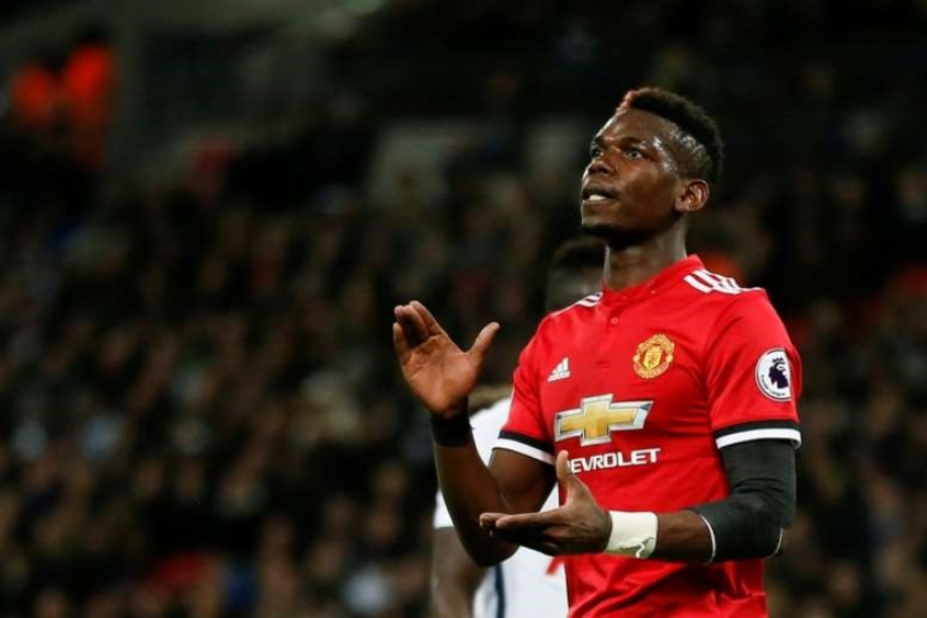 MORNO - De acordo com o jornal "Daily Mail", o Manchester United pode abrir mão de um grande nome de seu plantel para contratar outras estrelas. O portal informa neste domingo que o francês Paul Pogba pode sair de Old Trafford para que os Diabos Vermelhos tenham condição de acertar com os principais objetivos para o próximo ano: Jadon Sancho, do Borussia Dortmund, e Jack Grealish, do Aston Villa.