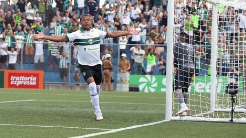 Emprestado a Ponte Preta em 2021, Rodrigão marcou cinco gols na Série B. Com contrato até maio de 2022, ele retorna ao Santos, mas não faz parte dos planos de Fábio Carille para a temporada. 