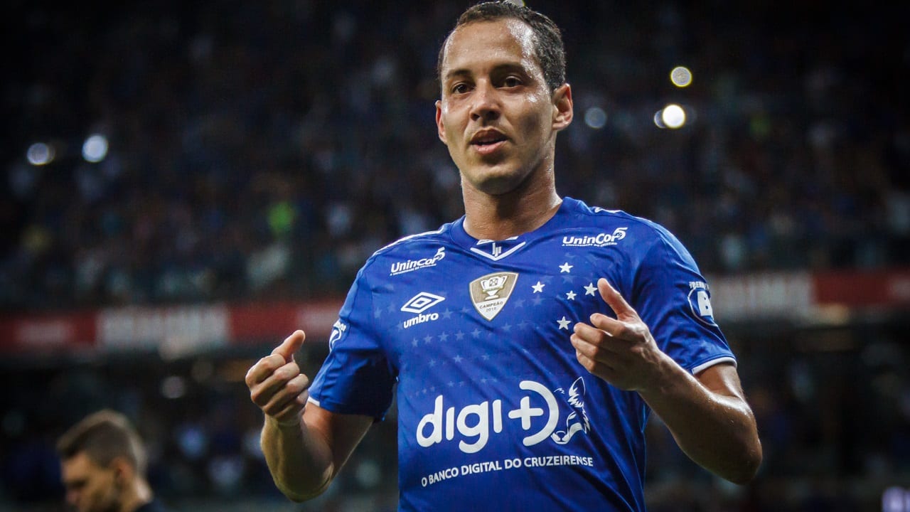 Cruzeiro: Rodriguinho (Meia - 33 anos) / Comprado do Pyramids (EGI) em 2019 por R$ 26 milhões.