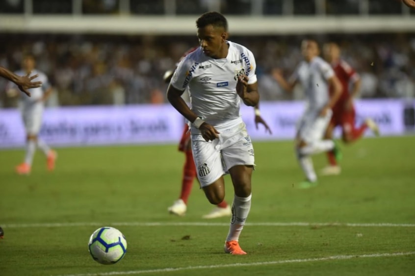 Na segunda posição está o Santos, que faturou R$ 215,8 milhões com vendas de jogadores para outros clubes na temporada passada.