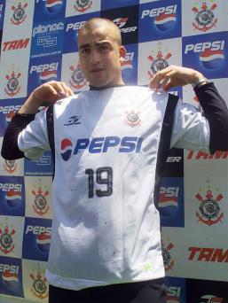 Santiago Silva - O uruguaio Santiago Silva passou longe de ser sinônimo de gols no Corinthians, em 2002. Em sua fugaz passagem, colecionou decepções para a torcida. Fez cinco jogos, sem marcar nenhum gol.