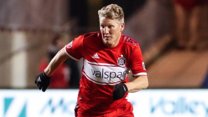 O meia alemão Schweinsteiger atuou em 500 partidas pelo Bayern de Munique, em treze temporadas no clube. Depois, jogou no Menchester United e no Chicago Fire, dos Estados Unidos, onde se aposentou. 