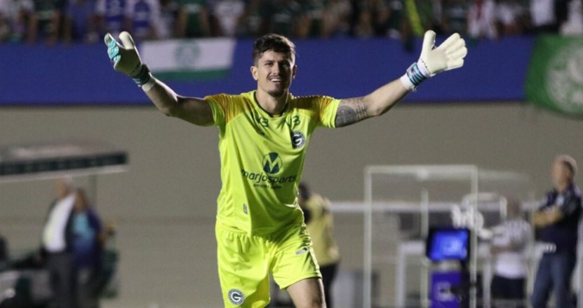 TADEU - Goiás (C$ 11,01) - Com média de duas defesas difíceis por jogo no segundo turno, é o goleiro mais confiável do Cartola atualmente. Contra um Coritiba que só balançou as redes em uma das últimas cinco partidas no Brasileirão, Tadeu tem tudo para pontuar bem mais uma vez.