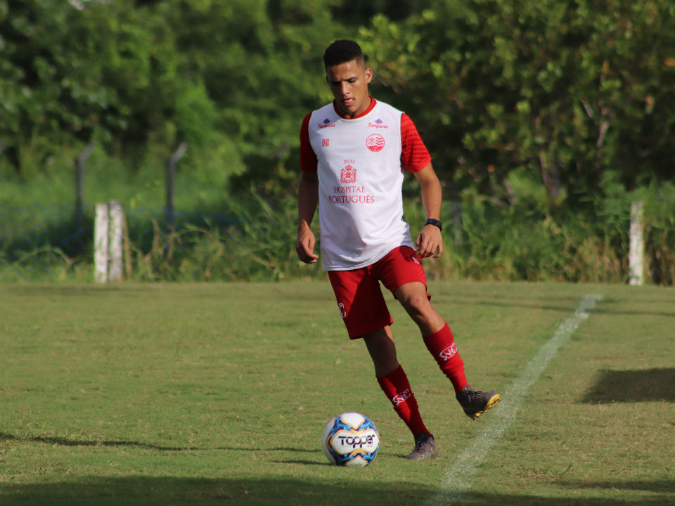 A rescisão de Thiago com o Náutico foi publicada no BID da CBF. Agora, o atacante de 18 anos pode ser registrado como jogador do Flamengo.