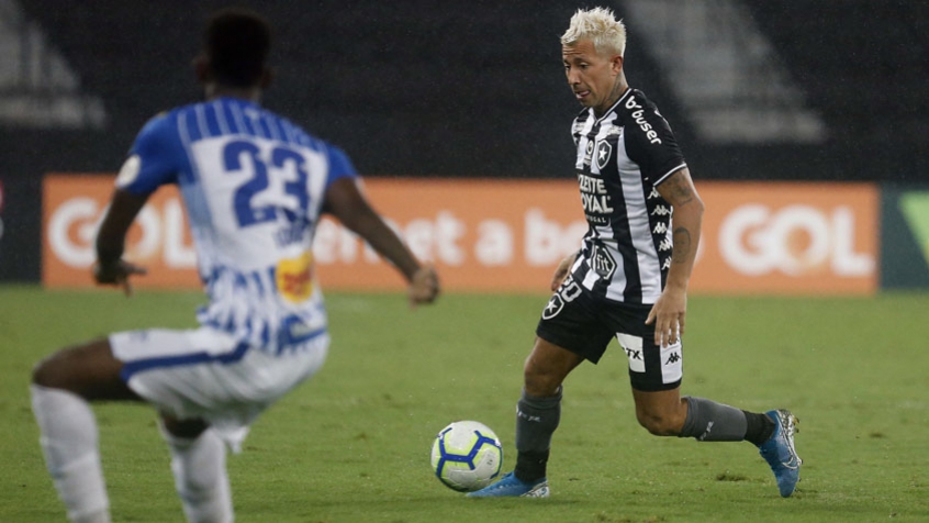 2017 - Léo Valencia utilizou a camisa 7 após as oitavas de final da Taça Libertadores, porque Montillo havia deixado o clube.