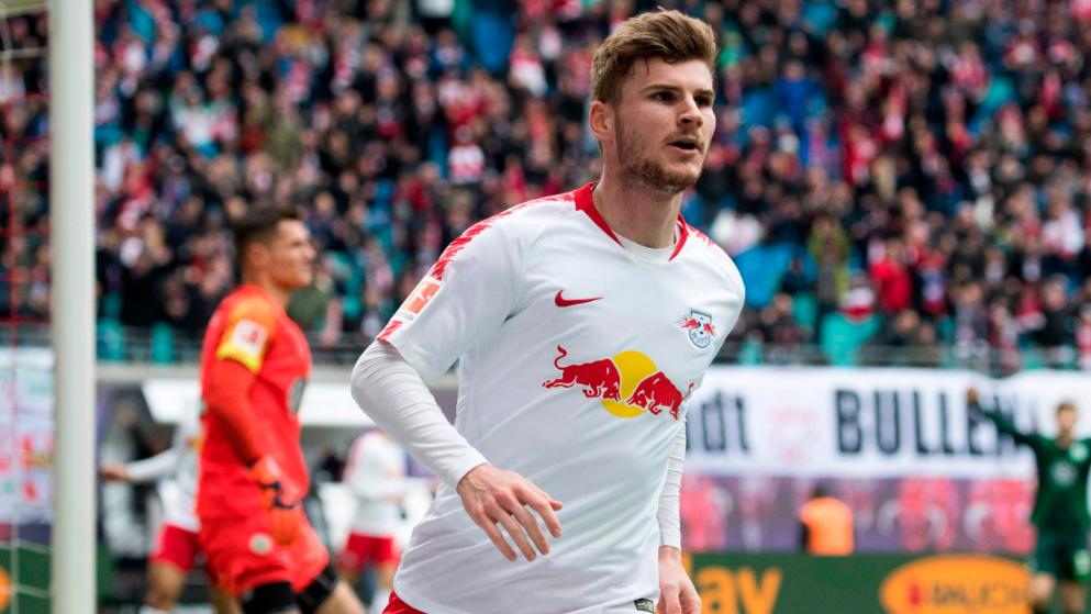 FECHADO - O Chelsea confirmou em seus meios oficiais a contratação do atacante Timo Werner, atualmente no RB Leipzig. Os Blues pagaram a multa de 53 milhões de euros (R$ 312 milhões) e vão acertar o contrato do jogador até 2025.