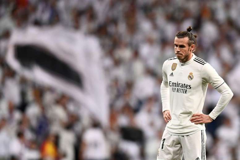 24º lugar: Gareth Bale - Do Tottenham para o Real Madrid (2013) - Valor: €103 milhões - Após explodir no Tottenham e ficar conhecido pela sua velocidade e força do chute, Bale se juntou ao Real Madrid para formar um trio poderoso com Benzema e Cristiano Ronaldo.