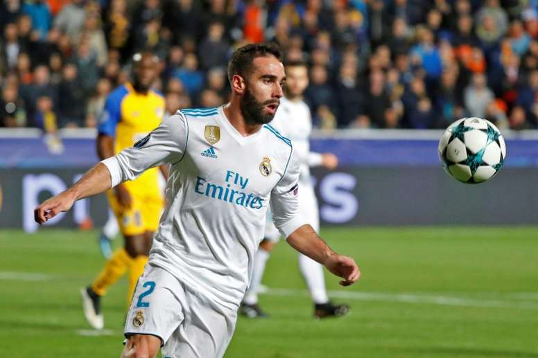 FECHADO - O Real Madrid anunciou a ampliação de contrato de Carvajal até 2025. O lateral direito de 29 anos era um dos nomes do atual elenco que possuíam vínculo até o fim da próxima temporada. O atleta assinou o novo compromisso nesta quinta-feira.