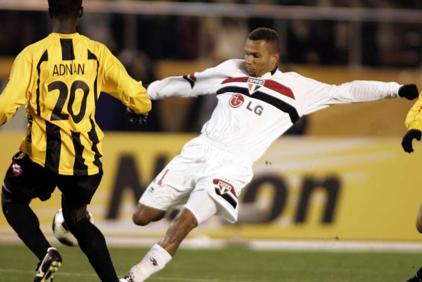 Antes de encarar o Liverpool na decisão do Mundial de Clubes de 2005, o São Paulo venceu o Al-Ittihad, da Arábia Saudita, por 3 a 2.