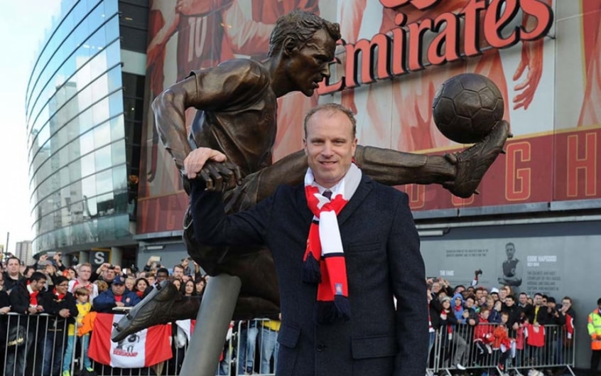 31 - Dennis Bergkamp - País: Holanda - Posição - Atacante - Clubes:  Ajax, Inter de Milão e Arsenal