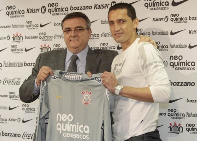 Bobadilla - O paraguaio Bobadilla foi um verdadeiro fracasso no Corinthians. Foi contratado em 2010 e não entrou uma vez sequer em campo com a camisa alvinegra.