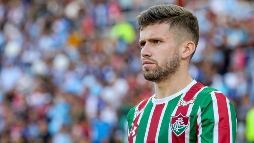 Um dos principais destaques do Fluminense em 2019 ainda não tem sua situação definida para a próxima temporada. O   volante/lateral-esquerdo Caio Henrique tem contrato de empréstimo com o Tricolor até o dia 31 de dezembro e o clube   se esforça para tentar ficar com o jogador, mas negociação com o Atlético de Madrid é complicada. Mas Maurício Dulac,   auxiliar de Odair Hellmann, revelou que a comissão técnica solicitou a renovação do jogador.