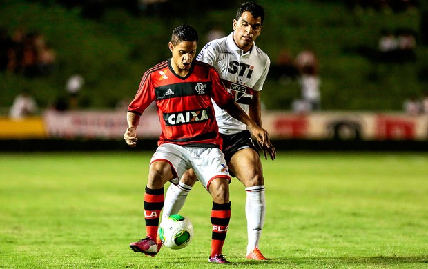 Carlos Eduardo - Apesar de contestado pela torcida, o meia foi titular em boa parte da campanha até o título da Copa do Brasil. Hoje, aos 33 anos, defende o Juventude, na Série B do Brasileirão.