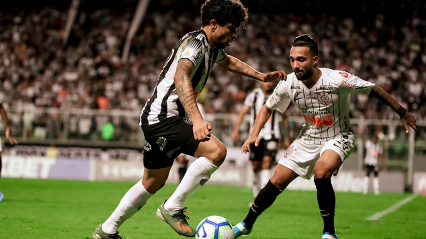 O Corinthians até começou bem o duelo contra o Atlético-MG neste domingo, no Independência, pela 36ª rodada do Brasileirão, mas acabou derrotado pelo placar de 2 a 1. Ninguém do Timão teve grande destaque na partida. O jovem Janderson anotou o gol dos visitantes, mas depois cometeu o pênalti. Veja as notas do Corinthians no LANCE!