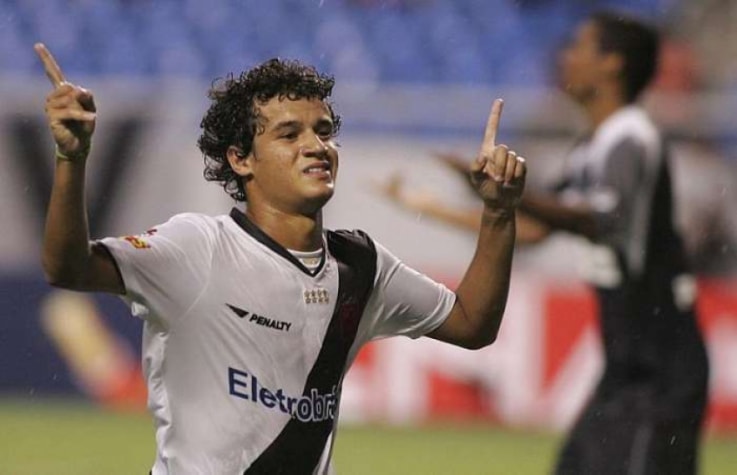 Vasco 6 x 0 Botafogo - 24/01/2010 - Campeonato Carioca: No estádio Nilton Santos o Gigante da Colina goleou o Fogão com show do jovem Philippe Coutinho.