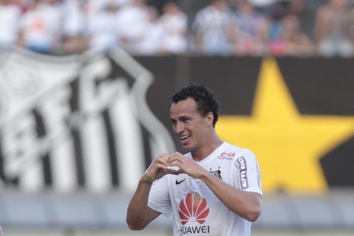 Santos: contratou Leandro Damião do Internacional por R$ 41,6 milhões em 2014.
