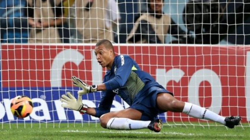 Campeão do Mundo pela Seleção Brasileira em 2002, Dida jogou pelo Corinthians de 1999 a 2002 e venceu o Campeonato Brasileiro, a Copa do Brasil e o Mundial de Clubes. 