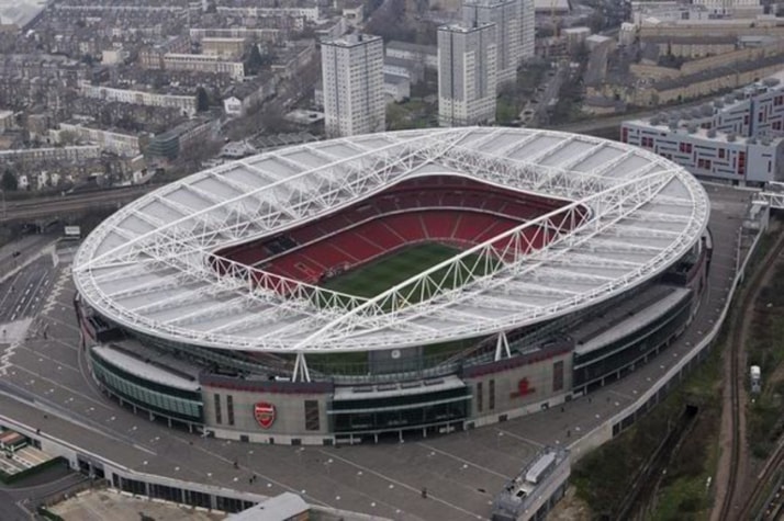 Emirates Stadium, do Arsenal, rendeu 150 milhões de libras (por volta de R$ 1 bilhão).