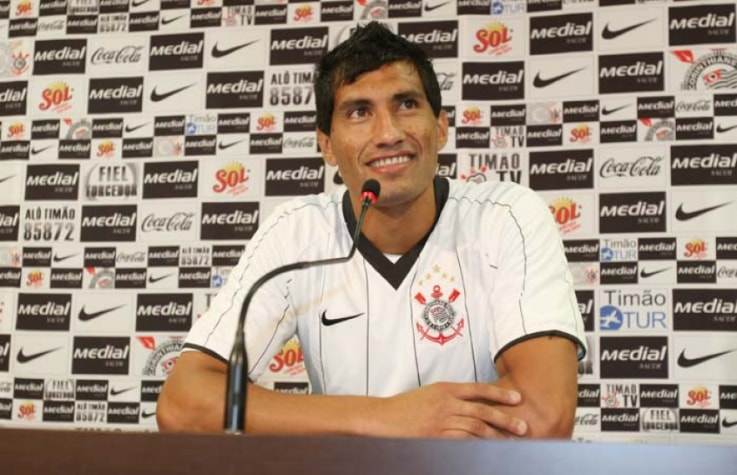 Sergio Escudero - O defensor argentino Sergio Escudero fez parte do elenco corintiano entre 2009 e 2010. Entrou pouco em campo, tendo oportunidade apenas 13 vezes, e partiu para o Argentinos Juniors. 