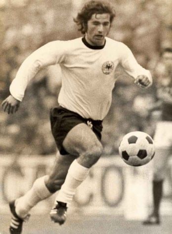 Gerd Müller: 68 gols em 62 jogos pela seleção da Alemanha.