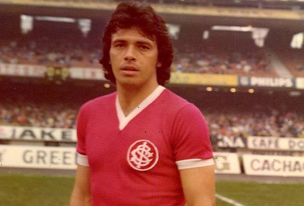 O chileno Elias Figueroa, que já havia conquistado dado sucesso no Peñarol, acabou parando no Internacional, onde fez história com a camisa Colorada.