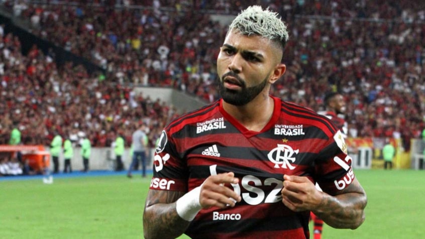 A maior indefinição do Flamengo para 2020 atende por Gabriel Barbosa. E, neste sábado, o jornal Gazzetta dello Sport atualizou o cenário do lado italiano: a Inter de Milão pede, no mínimo, 20 milhões de euros (cerca de R$ 90 milhões) para negociá-lo em definitivo com o clube carioca. Já com a operação financeira finalizada, a proposta do Flamengo, de acordo com a apuração do LANCE!, é de 16 milhões de euros (aproximadamente R$ 72 milhões). Ou seja: o negócio ainda terá mais capítulos e só tende a ser concluído, independente do desfecho, nos primeiros dias de janeiro. 