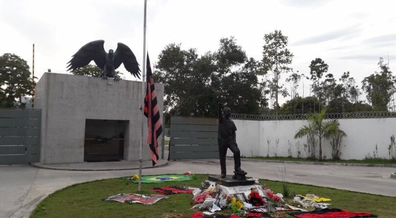 Para finalizar, a trágica morte de dez garotos da base do Flamengo, em janeiro de 2019, após um incêndio em parte do alojamento do Ninho do Urubu.