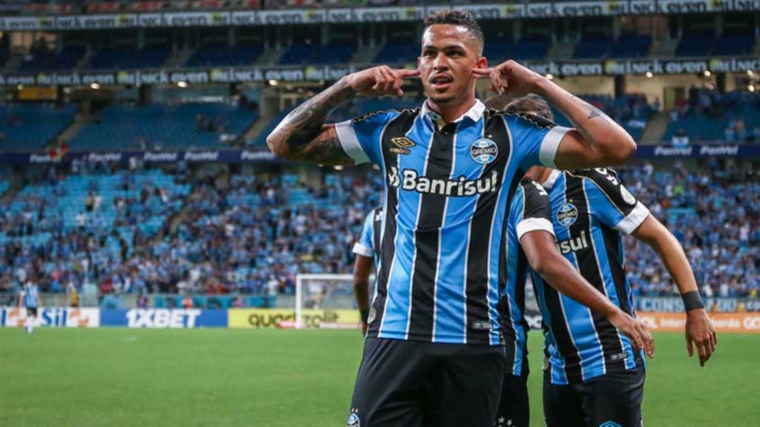 GRÊMIO: SOBE - Alisson e Luciano decidem: Everton Cebolinha, mais uma vez, foi quem deu canseira na defesa advesária. Decisivos, porém, foram Alisson e Luciano. Alisson teve participação direta em todos os gols. Luciano marcou duas vezes. - DESCE - Pequenos detalhes  - Para não dizer que o Grêmio teve falhas, Léo Moura e Michel pecaram um pouco na lentidão, mas nada que comprometesse a equipe. Léo Moura ainda quase perdeu uma bola para Raniel, na área, em jogada muito perigosa.